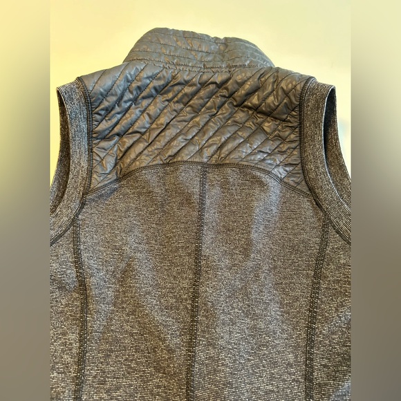 Lululemon Rebel Runner Vest, Black Petal Camo Embossed Wee Stripe Full, Sz S - Picture 8 of 12